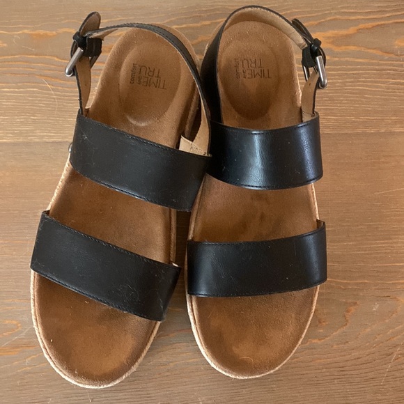 Time&Tru Sandals - Picture 4 of 5